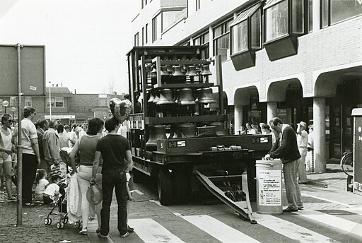 carillon on a truck
